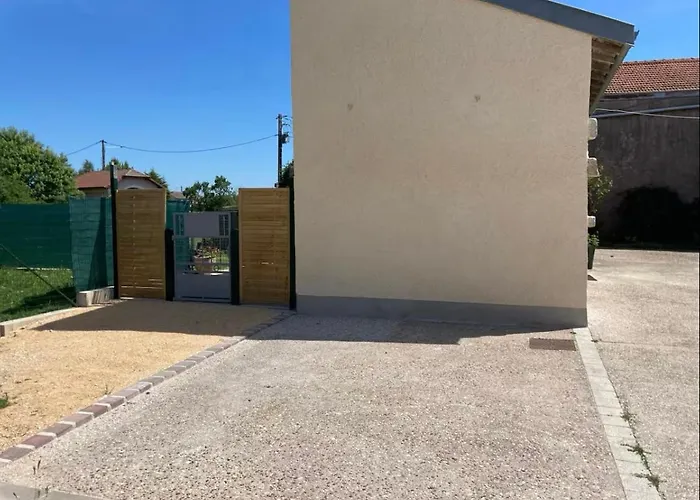 Agreable Maisonnette アパート